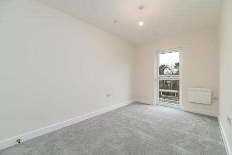 Station Road, Corby, NN17 photo 5