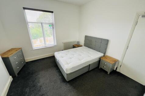 Lowfield Road, Cale Green, Stockport photo 4