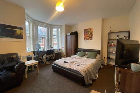 6-bed house on Kimbolton Avenue, Nottingham, £2,730/mo