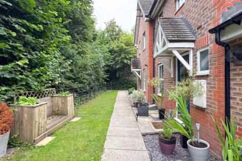 Front Garden (2).jpg