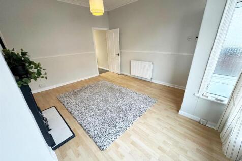 Hawksworth Grove, Kirkstall, Leeds, West Yorkshire. photo 3