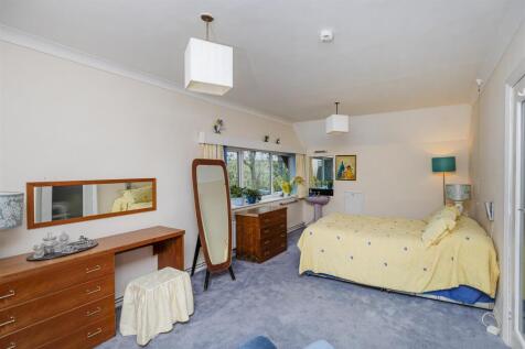 Bramleys Estate Agents - Pinfold Lane - Fixby (25)