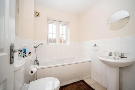 Dennis Close, Clapham, Bedford, MK41 photo 3