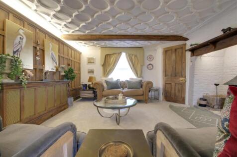 Living room 3.jpg