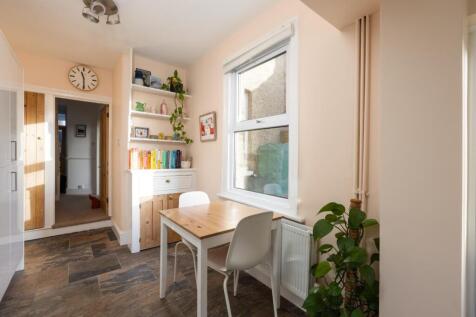 33 Repton Road, BS4-21.jpg