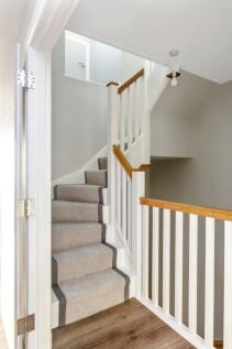 Warren Road, landing.jpg