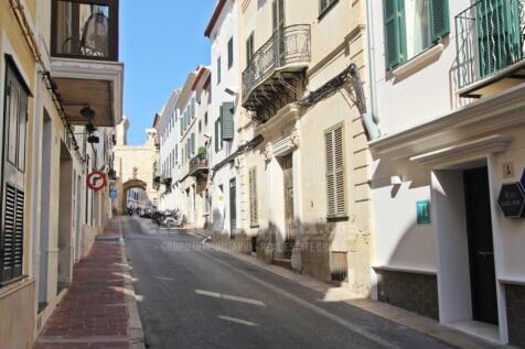 House with garden in the historic centre of Mahón