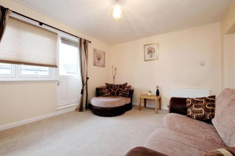 02 - Living room 2.jpg