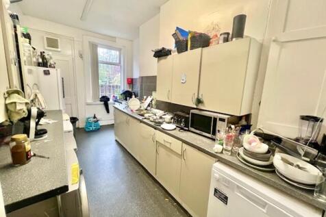 Ash Grove, Hyde Park, Leeds photo 2