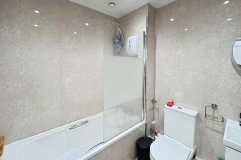 Anglian Close, Watford, Hertfordshire, WD24 photo 4