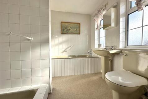 Four-Piece Family Bathroom 719