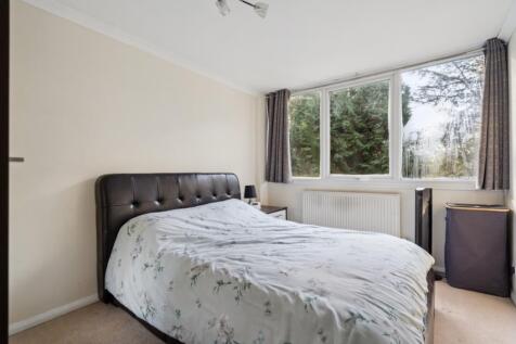 Leaf Close, Northwood photo 4