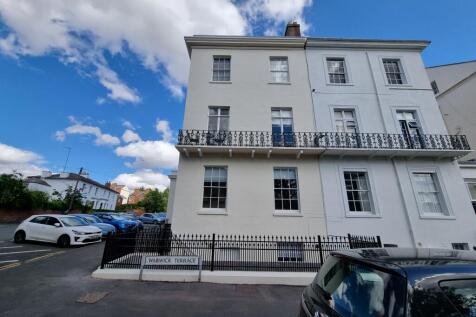 2-bed flat on Basement Flat, 4 Beauchamp Hill, Leamington Spa, £1,700/mo