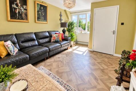 LIVING ROOM.jpg