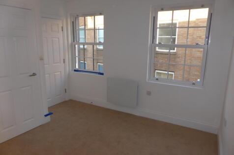 FLAT 2 100-102 High Street, Newmarket, Suffolk photo 3