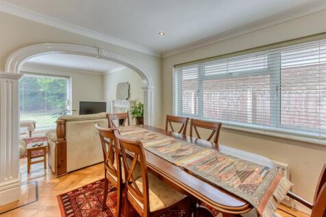 1 Saxon Court-dining2.jpg