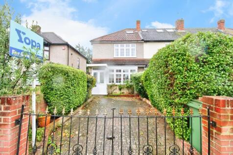 Romford, RM3 - property photo