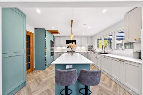 Kitchen / Breakfasting Room