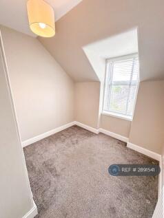 Bedroom 4: Boxroom / Study