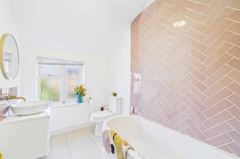 CAM01740G0-PR0450-STILL010