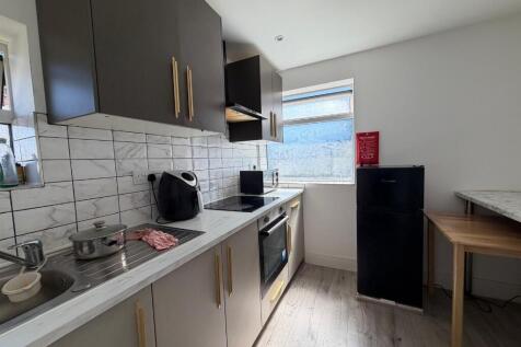 Brookfield Lane East, Waltham Cross, Hertfordshire, EN8 photo 4