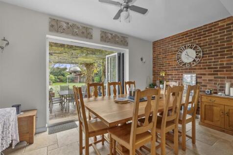 25 Marlow Rd, HP11 1TA-15.jpg