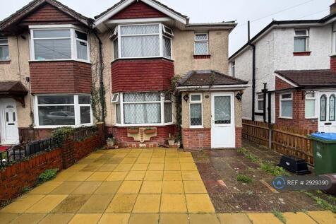 4-bed semi-detached on Warren Avenue, Southampton, SO16, £1,600/mo