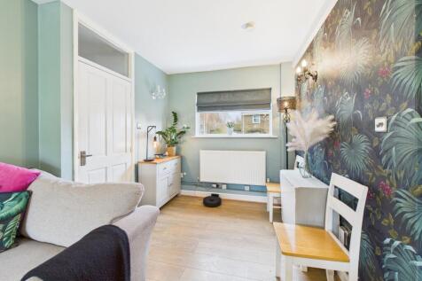 CAM04825G0-PR0244-STILL002