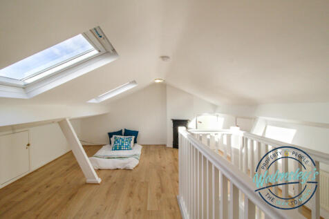 Loft room towards staircase