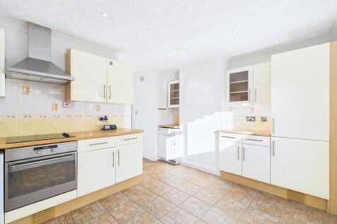 CAM01909G0-PR0438-STILL012