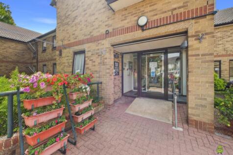Presented by Nicoleta at EweMove Bexleyheath and D