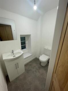 Bathroom Upstairs.jpg
