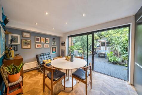 Kitchen / dining room