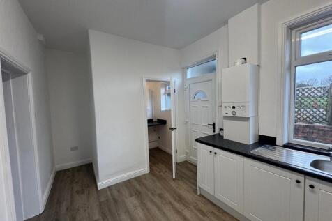 Cleckheaton Road, Oakenshaw, Bradford photo 3