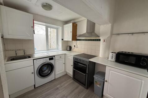 2 Bedroom House // 5 Priory Street // NG7 2NX photo 3