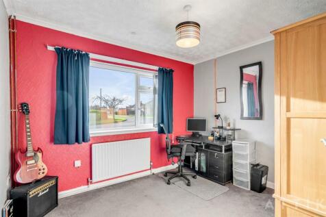 31 Queens Drive, Halesworth IP19 8DN (6).jpg