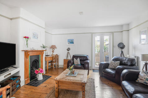 19 Sitting Room.JPG