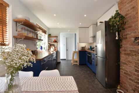 Kitchen/ Breakfast Room