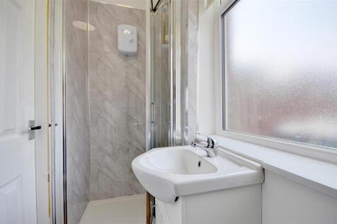 Bathroom (2).jpg