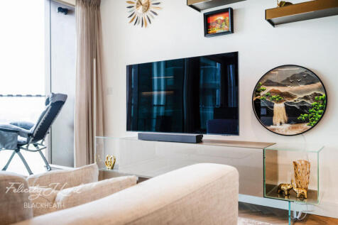 2 bed, 2 bath Apartment in london - Photo 9