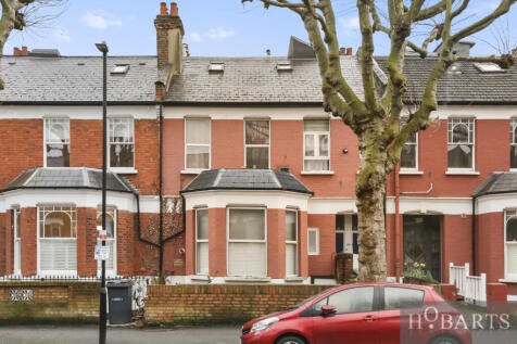 Bright Top-Floor One-Bedroom Flat in Stroud Green