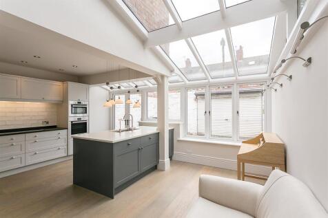 Kitchen/ Breakfast Room