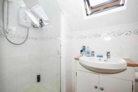 FLAT 5 - BATHROOM 01.JPG