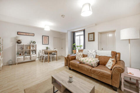 Sitting/ Dining Room