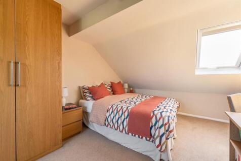 Cherrydown Avenue, E4