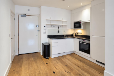 OPEN PLAN LIVING &amp; KITCHEN