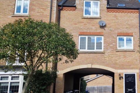2-bed house on Fen Field Mews, Deeping St James, £925/mo