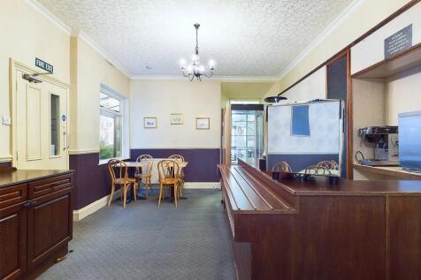 CAM04201G0-PR0017-STILL009