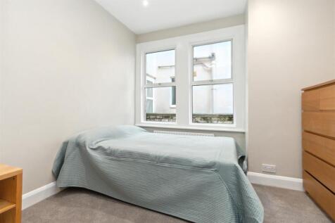 Flat 2 3 Garratt Terrace SW17 bedroom 1.jpg