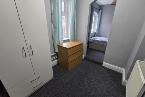 Double Bedroom in a Professional Sharers House in